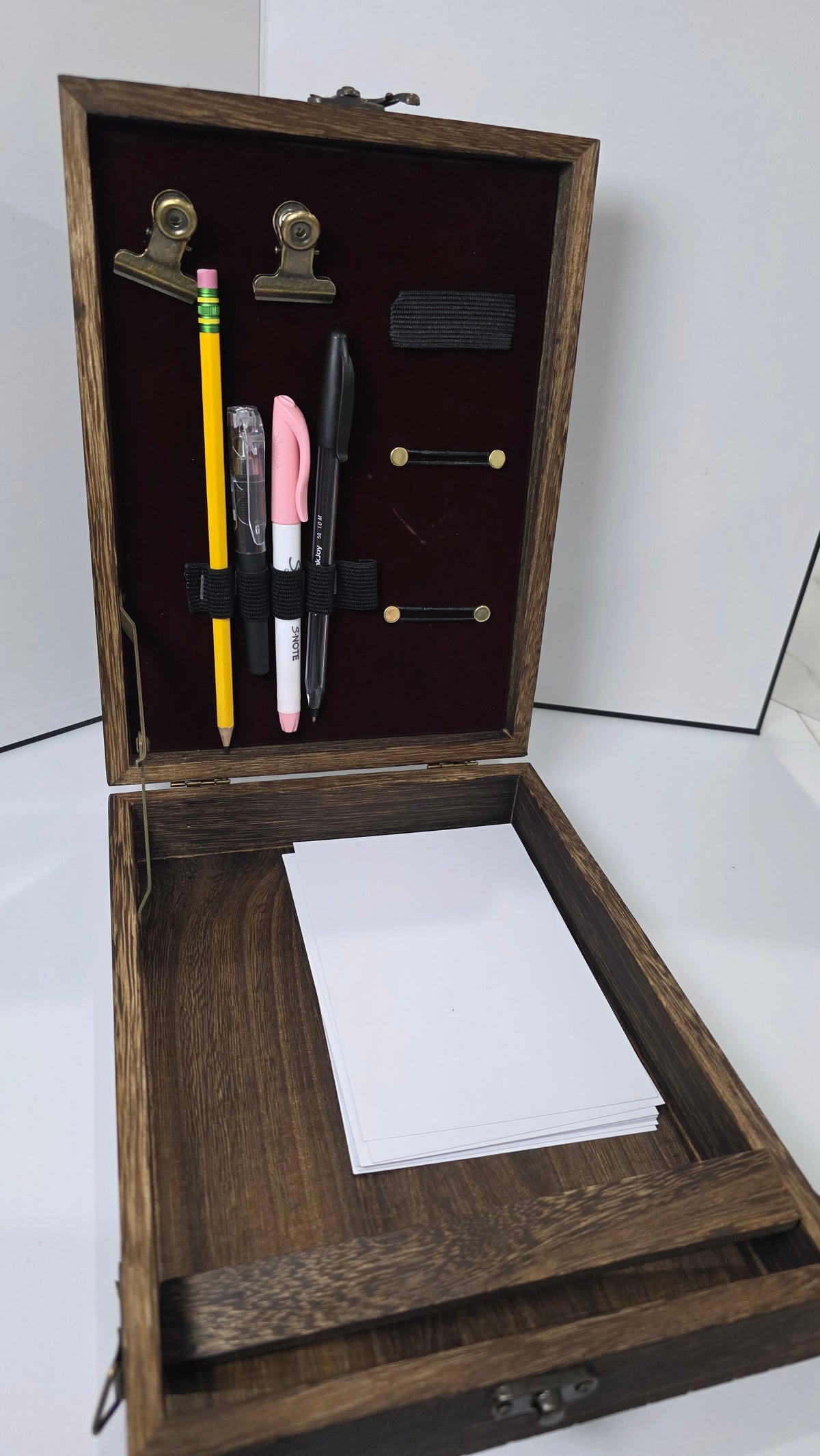THE READER'S ARCHIVES Wandering easel, writing and drawing tool.